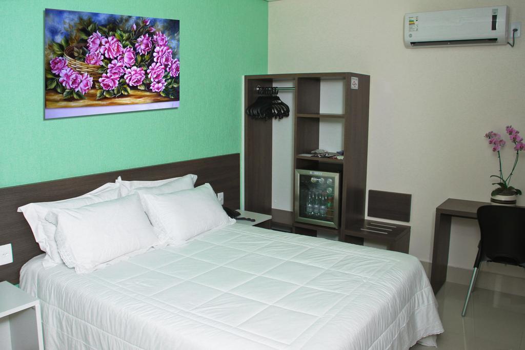 Hotel Saron
